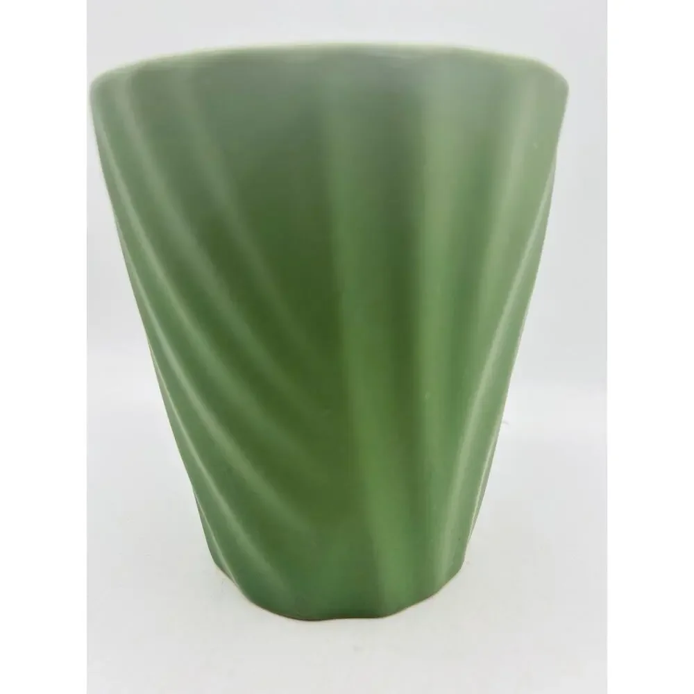 1950s Bauer Pottery. Vintage Swirl.